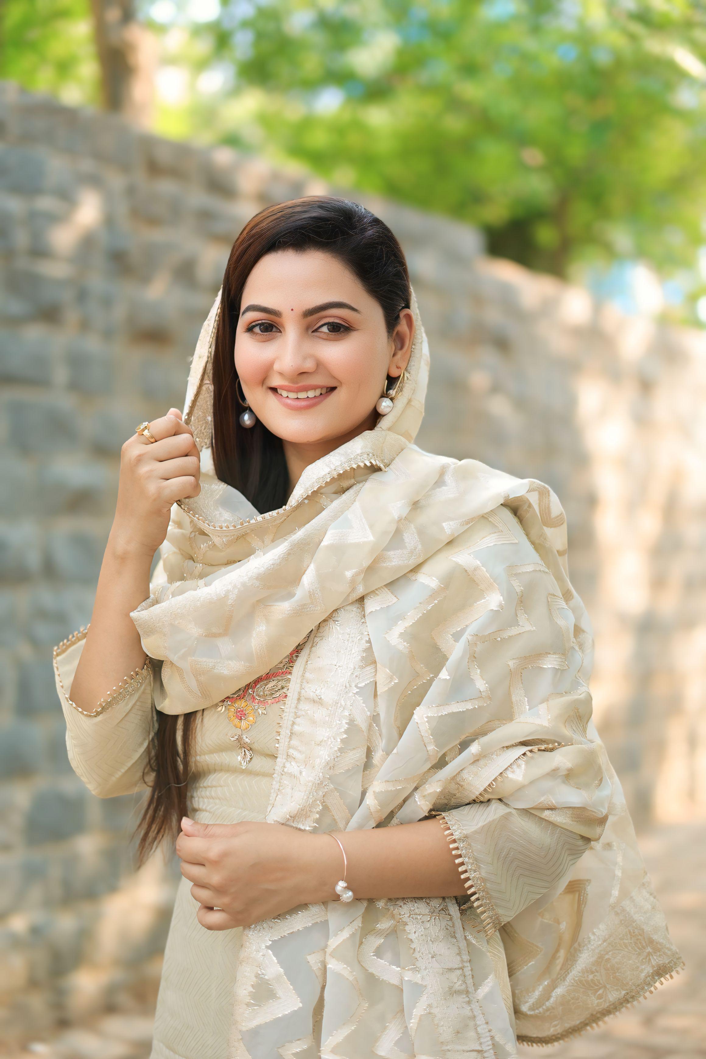 Beige Tissue suit set with wide palazzo pants