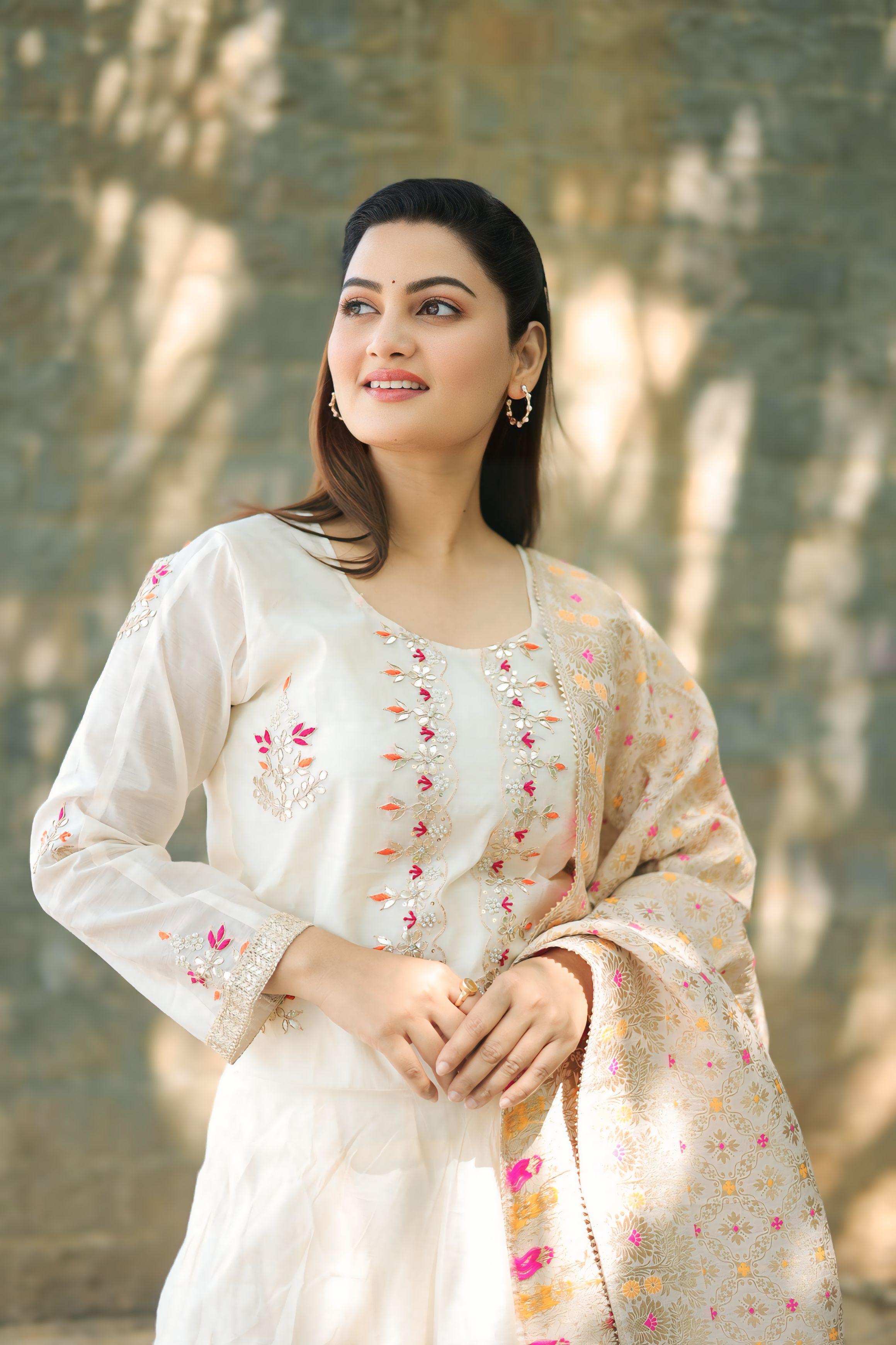 Off-White Chanderi Anarkali suit set